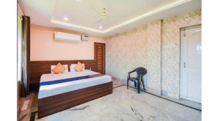Hotel Royal Galaxy Puri Esterno foto